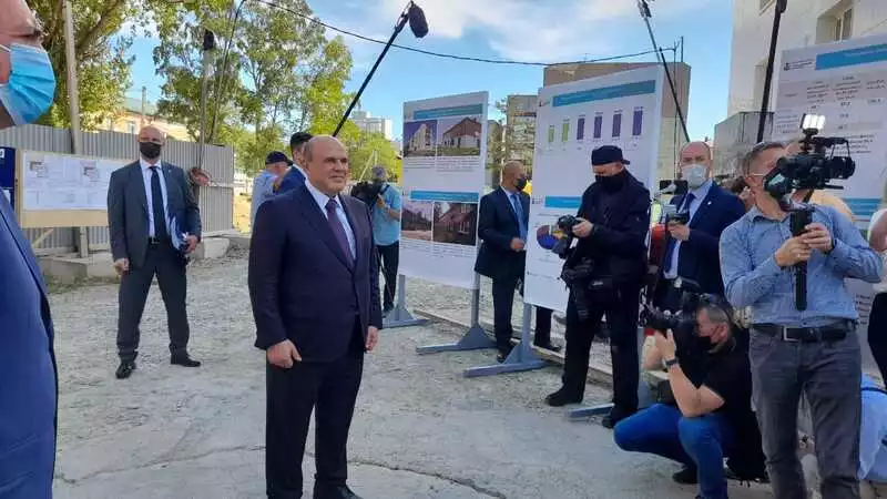 Мишустин оценил новые квартиры для молодежи и переселенцев из аварийного жилья в Южно-Сахалинске