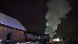 Пожарные всю ночь тушили баню в Александровске-Сахалинском 