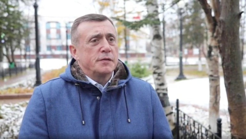   Дороги, переселение, ЖКХ: как прошла поездка губернатора в Охинский район