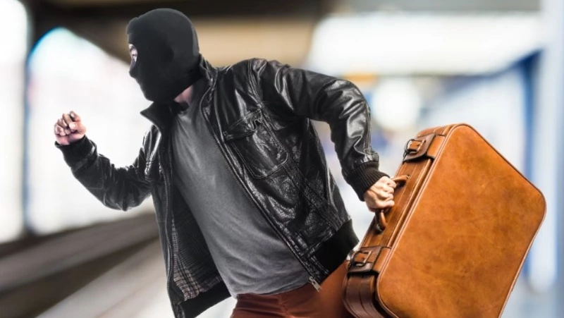 Мужчина дважды обокрал квартиру своей собутыльницы в селе Холмского района