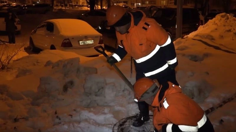 Коммунальщики за ночь промыли сети водоснабжения в Южно-Сахалинске
