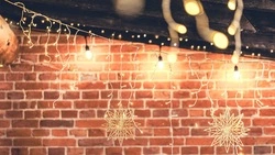 Россиян могут оштрафовать за новогодние гирлянды на фасаде дома