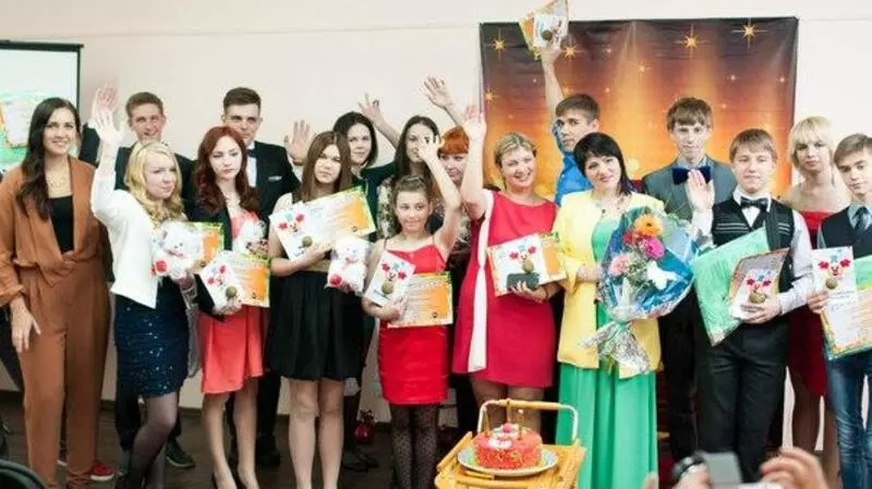 Выпускникам волонтерской школы «Доктор Клоун» вручили «золотые носы»