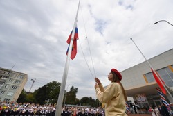 Стандарт по поднятию флага России утвердили в школах