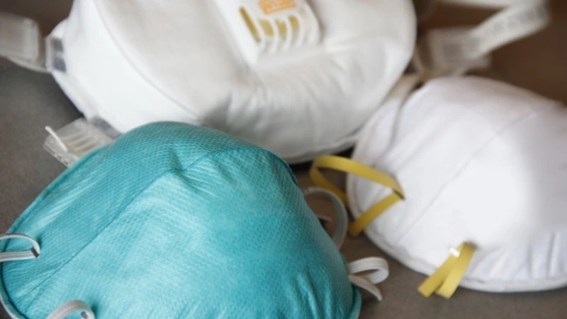 Режим ношения масок на Сахалине оставили без изменений