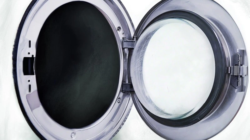 В Южно-Сахалинске отряд пожарных вызвали на тушение стиральной машины