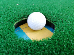 Закатить мяч в лунку: школьники с Сахалина разыграли путевку на финал лиги гольфа