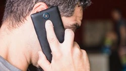 Житель Ново-Александровска попросил телефон у прохожего и сдал его в ломбард