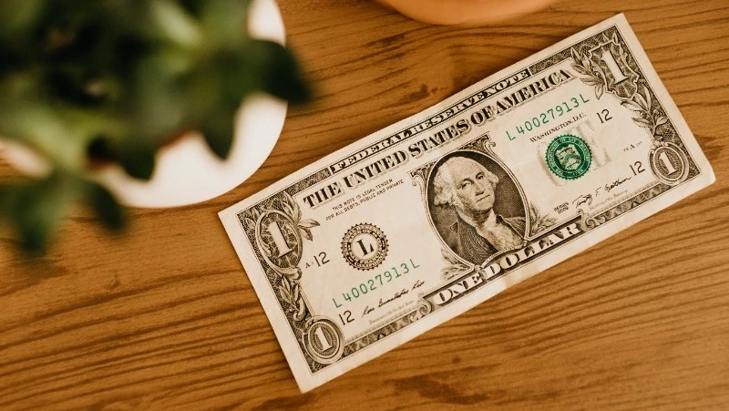 Запад может заблокировать долларовые операции в российских банках