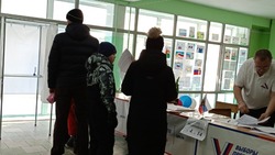 Идут нескончаемым потоком: как голосуют на выборах президента РФ в Сахалинской области 