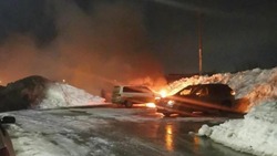 Автомобиль загорелся ночью в Южно-Сахалинске