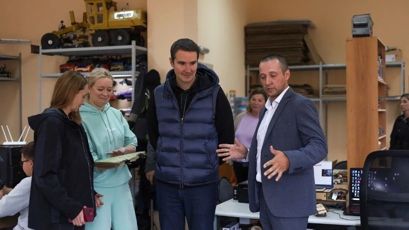 Замминистра науки и высшего образования РФ посетил школу в Корсакове и «Сахалин Экспо»