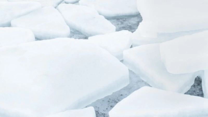 Рыбаков предупредили об опасности выхода на лед у юго-восточного побережья Сахалина